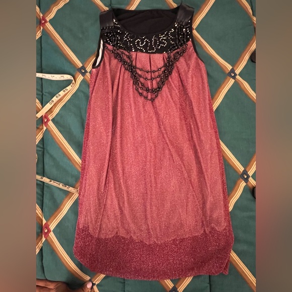 New Elegant Juniors Black and Red Shimery Sleeveless Long Top - Picture 5 of 7